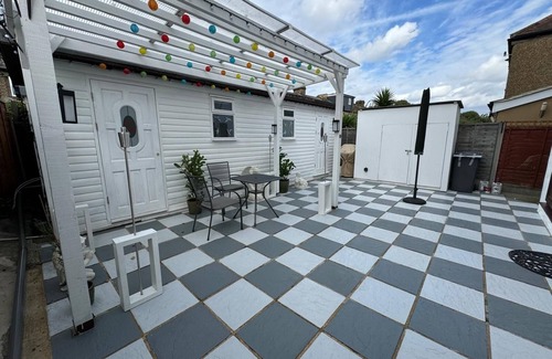 West Ham House | Big Double Room 5 , Mins Walk to Underground, Close to Heart of London