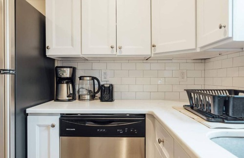 Ewing Apartment | ⭐Big Family/Group?⭐ Spacious, Comfy 3BD/2BA Apt!