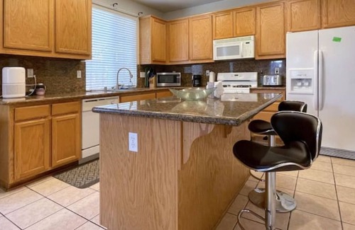 Elk Grove House | Big family home+garage near park