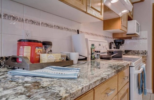 Southwest Edmonton House | Big family home w/Deck, Ping Pong, BBQ & Garage