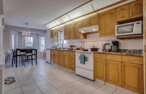 Southwest Edmonton House | Big family home w/Deck, Ping Pong, BBQ & Garage