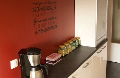 Saint-Remi Apartment | Big Flat 103m² in the heart of the champagne cellars. 4 bedrooms/8 people + free parking.