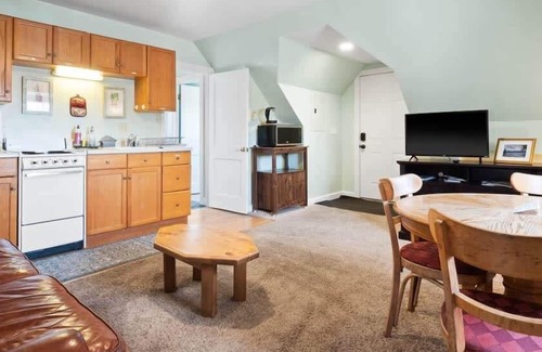 Leadville House | Big Groups - Sauna, Pool Table, Office, Pets OK