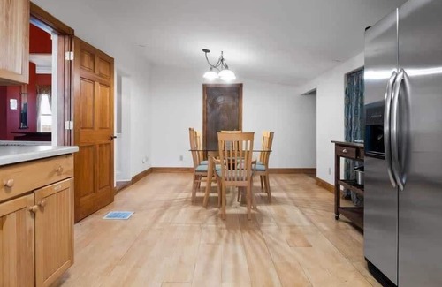 Leadville House | Big Groups - Sauna, Pool Table, Office, Pets OK