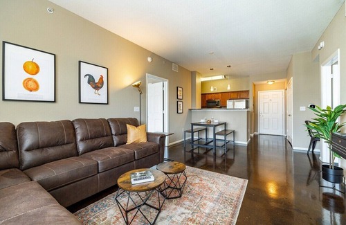 Downtown Tampa Apartment | Big Guava in Channelside 2/2 Double Master King