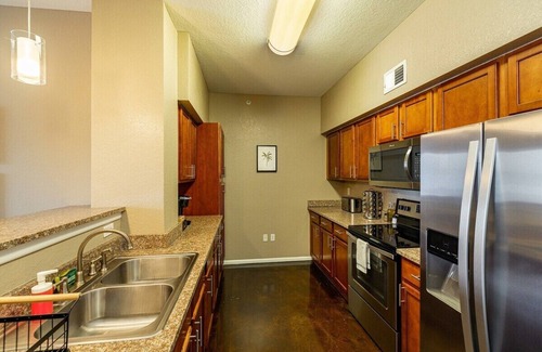 Downtown Tampa Apartment | Big Guava in Channelside 2/2 Double Master King