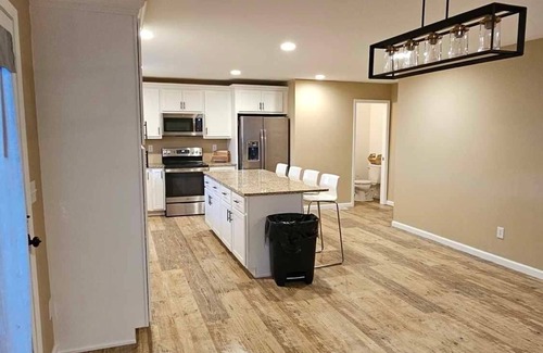 Freeburg House | Big home near SAFB