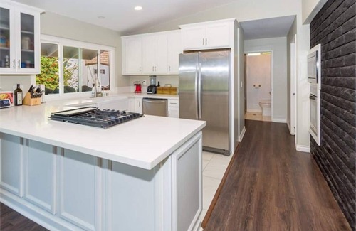 Simi Valley House | Big Home with Mini Golf Course Ideal for Long Stay