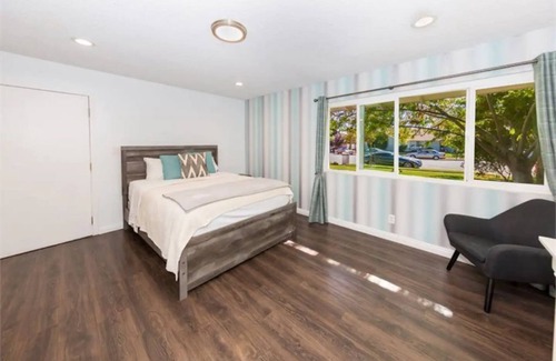 Simi Valley House | Big Home with Mini Golf Course Ideal for Long Stay