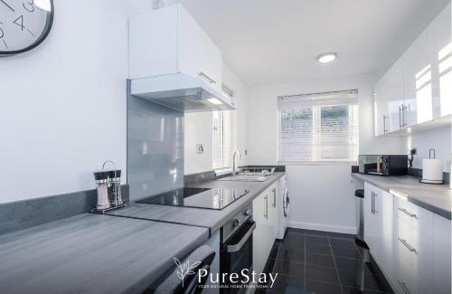 Worsbrough Bridge House | BIG House for Business Stays in Barnsley with 6-bedrooms & 8 Beds by PureStay