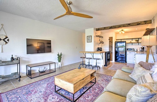 Historic Kailua Village Apartment | Big Island Condo w/Pool Access: Walk to Beach!
