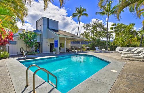 Historic Kailua Village Apartment | Big Island Condo with Pool Access Walk to Beach!