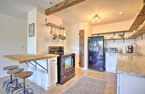 Historic Kailua Village Apartment | Big Island Condo with Pool Access Walk to Beach!