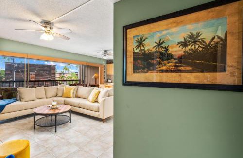 Historic Kailua Village Apartment | Big Island Kona Plaza 311 condo