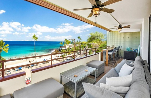 Kahaluu Bay Hotel | Big Island White Sands Village by Coldwell Banker Island Vacations