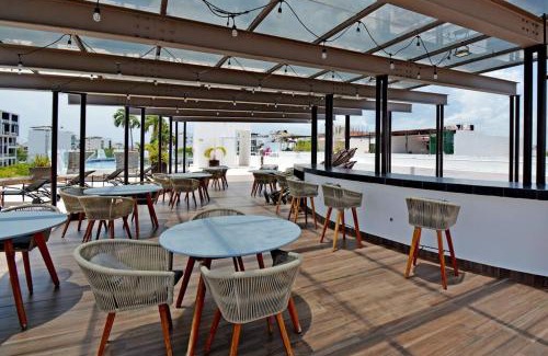 Luis Donaldo Colosio Apartment | Big loft 2br 2.5bth one block the beach