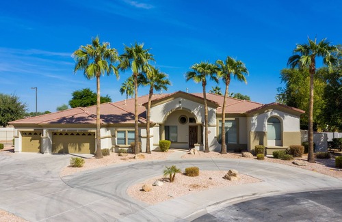 Palm Valley House | Big Luxury House on Golf Course in Gated Community