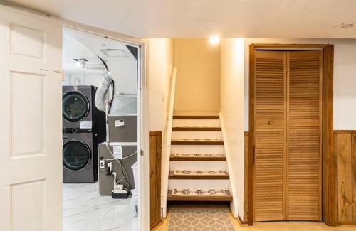 Eringate House | BIG Oasis Studio near Airport YYZ