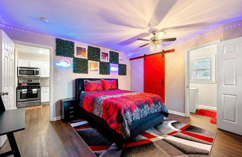 East Point House | Big Red House in ATL by Hartsfield-Jackson Airport