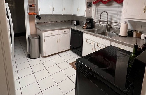 Opelika House | Big Rental, Historic District, Opelika. Ask about our discounts for golfers!
