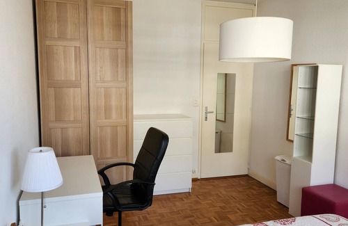 Saint-Jean and Charmilles Bed & Breakfast | Big Room, Bus 200m,10 minutes Town CenterAirport