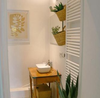 Bad Wilhelmshoehe Apartment | Big-size Bett Gartenapartment
