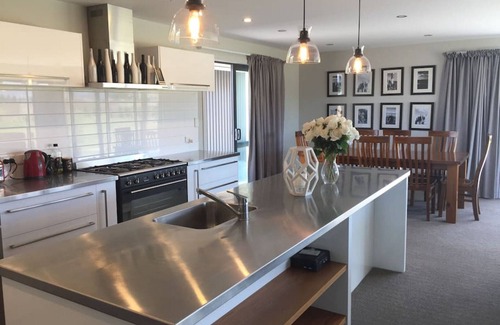 Twizel House | Big Sky, Big View - Family friendly and close to Mt Cook, FREE WIFI