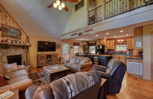 Choestoe Cabin | Big Sky Overlook - Hottub- Firepit - Pool Table