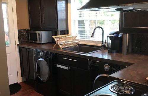 Westerly Cottage | Big Style in tiny house - 2 miles to the Beach