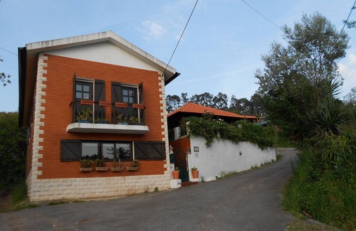 Albergaria-a-Velha Bed & Breakfast | Big Sunny Triple Bedroom with private wc