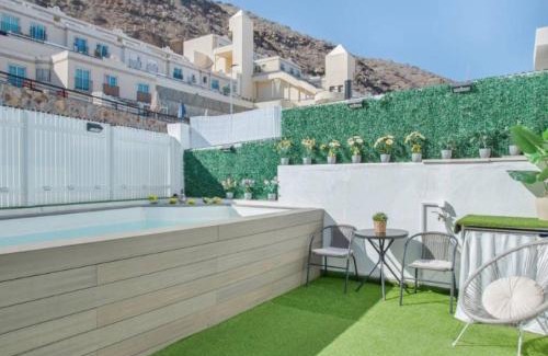 Puerto Rico Apartment | Big Villa Puerto Rico streetfront with private saltwater jacuzzi pool, BBQ, kitchen & 3 terraces near shopping center