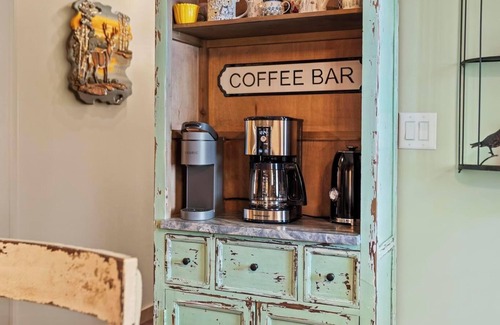 Purlear Cabin | Big Views & Seclusion at Chalk Dust Overlook - Newly Renovated Cabin in Purlear