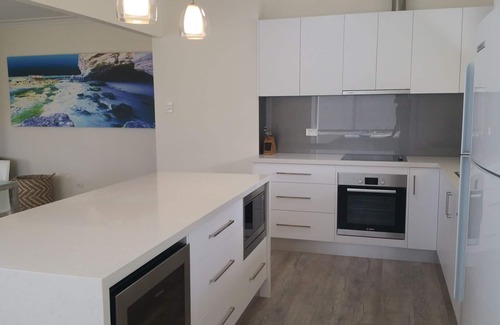 Caves Beach House | Big views, walk beach, whale watching, easy drive from Sydney, family friendly