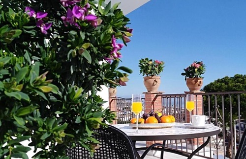 Benalmadena Villa | Big villa with amazing views - great for groups!