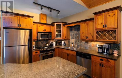 Big White Ski Resort Apartment | Big White 2 Bdrm 2 Bath, 12' vaulted ceilings, 70 inch TV, Hot Tub
