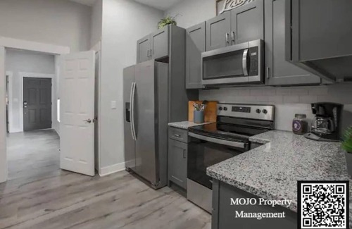 Bloomington House | BIG Woods BNB-406-4 queen suites/4bath
