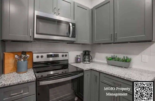 Bloomington House | BIG Woods BNB-406-4 queen suites/4bath
