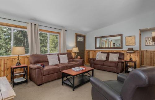 Ardenvoir House | Bigfoot Base Camp by NW Comfy Cabins