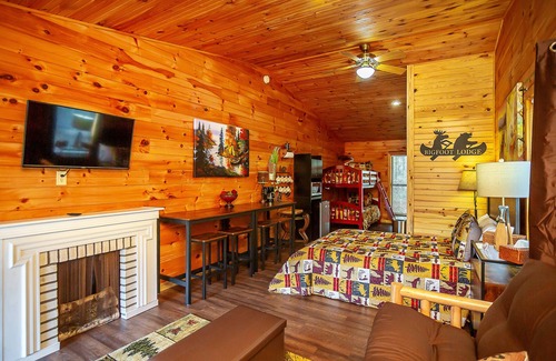 Benton Hotel | Bigfoot Lodge Room Four