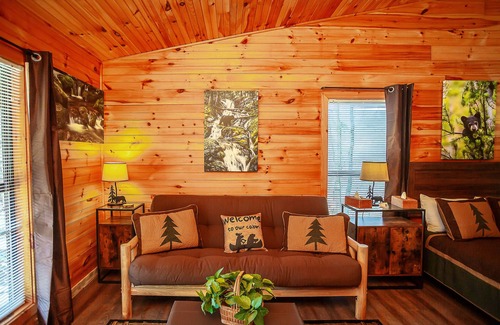 Benton Hotel | Bigfoot Lodge Room One