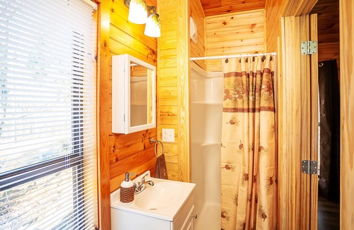 Benton Hotel | Bigfoot Lodge Room One