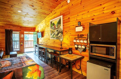 Benton Cabin | Bigfoot Lodge Room Two