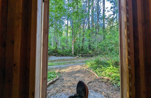 Ashford RV Rental | Bigfoot's Bivvy Tent Site ~8 mi to Mt. Rainier Natl Park Nisqually Entrance
