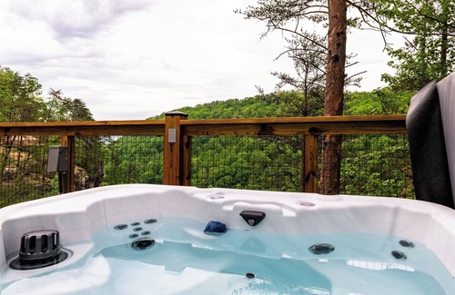 Pikeville Cabin | Biggest Deck! Beautiful Dome