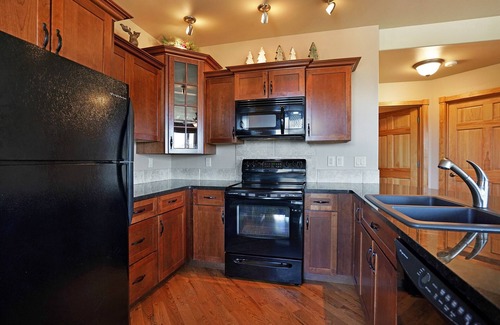 Estes Park Condo | Bighorn Mountain 19B - 2 Br Condo - Lake and Mountain Views