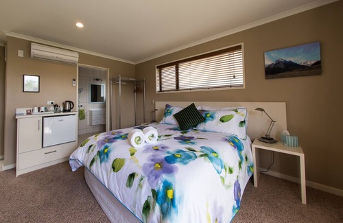Omarama Bed & Breakfast | BigSky Bed and Breakfast