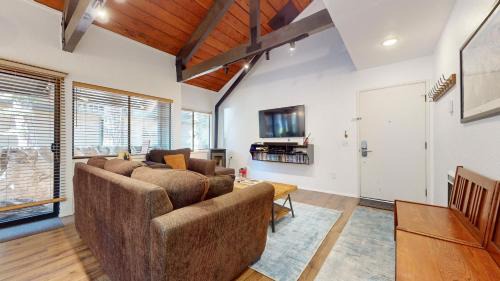 Majestic Pines Apartment | Bigwood #63 condo