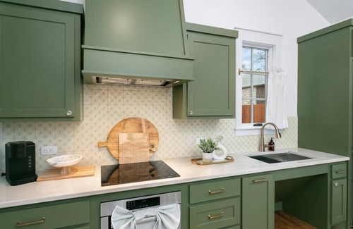Fredericksburg Cottage | Bijou: Camille | Luxury Cottage | Plunge Pool | Full Kitchen