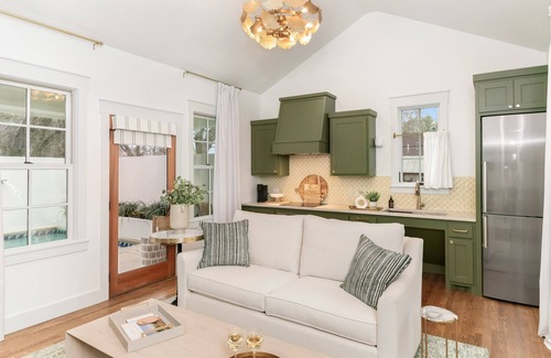 Fredericksburg Cottage | Bijou: Camille | Luxury Cottage | Plunge Pool | Full Kitchen