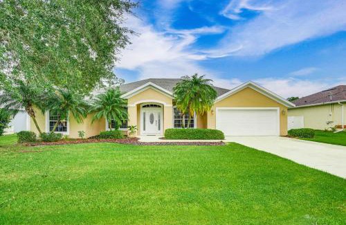 Palm Coast House | Bike, Golf and Swim Palm Coast Home with Lanai!